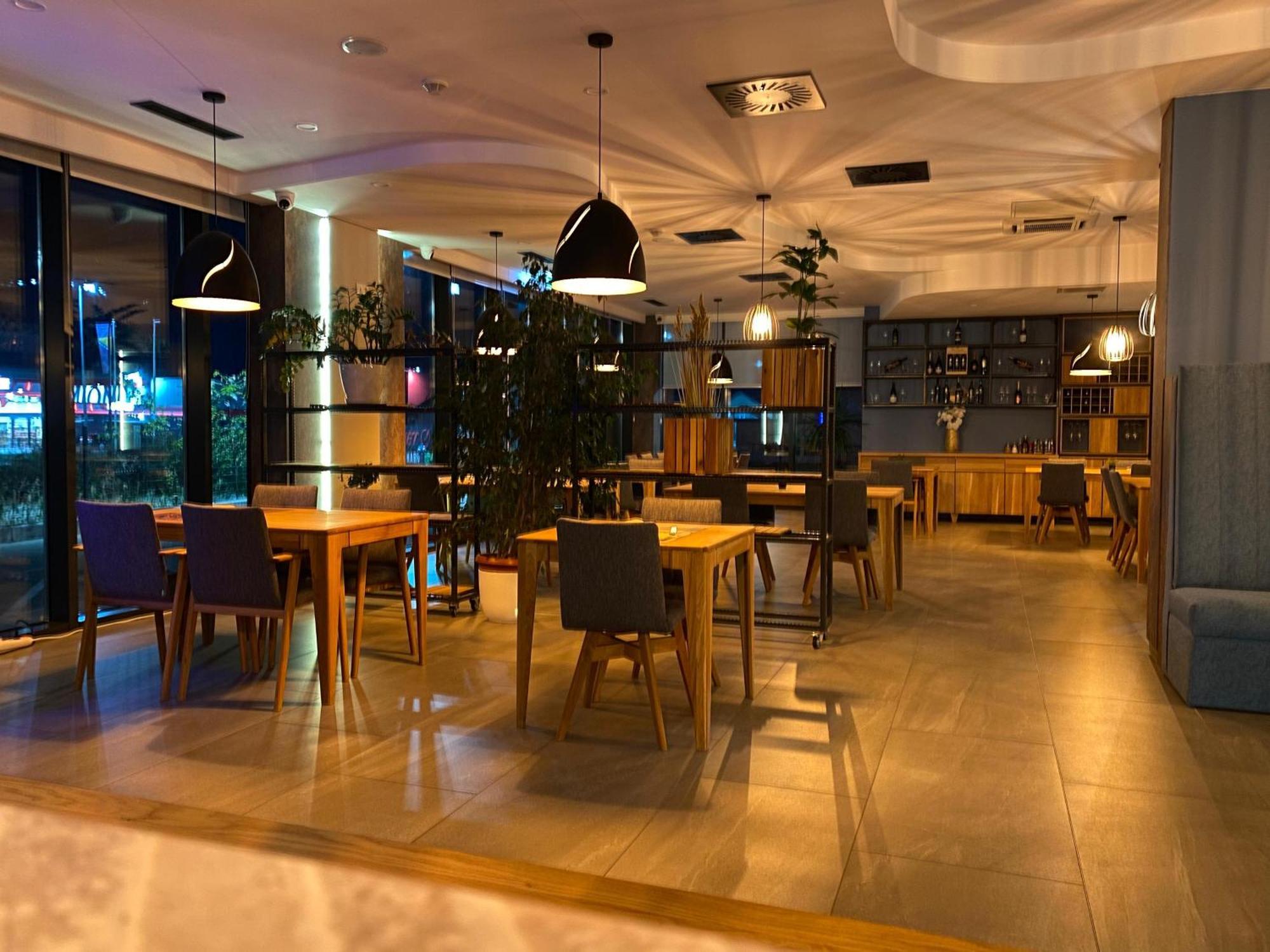 Hotel Gold Jet Бихач Экстерьер фото